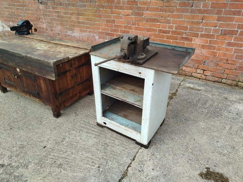 Metal workbench with samsonia - workbench,